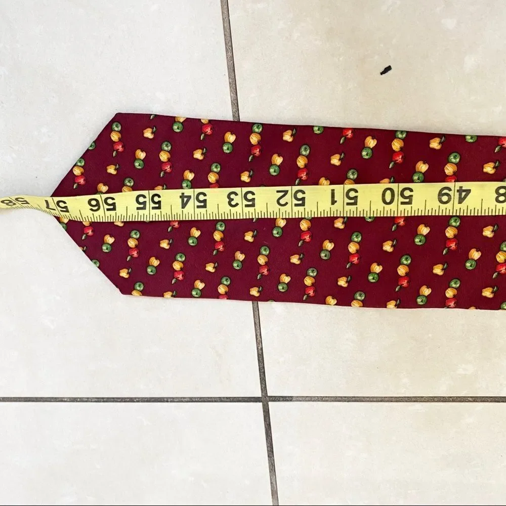 Brooks Brothers Makers apple print 109%  silk tie
